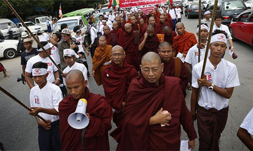 monjes budistas en una protesta Siete budistas mueren en Birmania en enfrentamientos con la policía